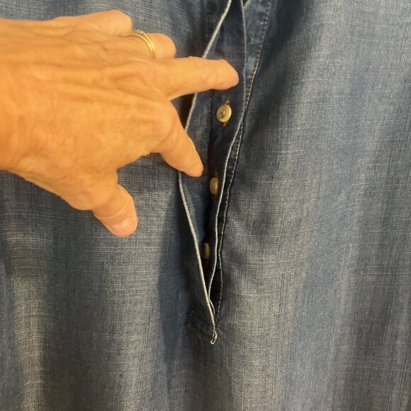 CHICO'S Chambray Shirt S 1/8-10 Womens Small Blue Button Side Detail Long Sleeve - Picture 2 of 12